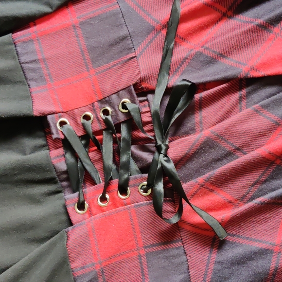 Buffalo plaid check hanky/hankie hem corset dress with long sleeves (SHEIN 3X) - Picture 4 of 7